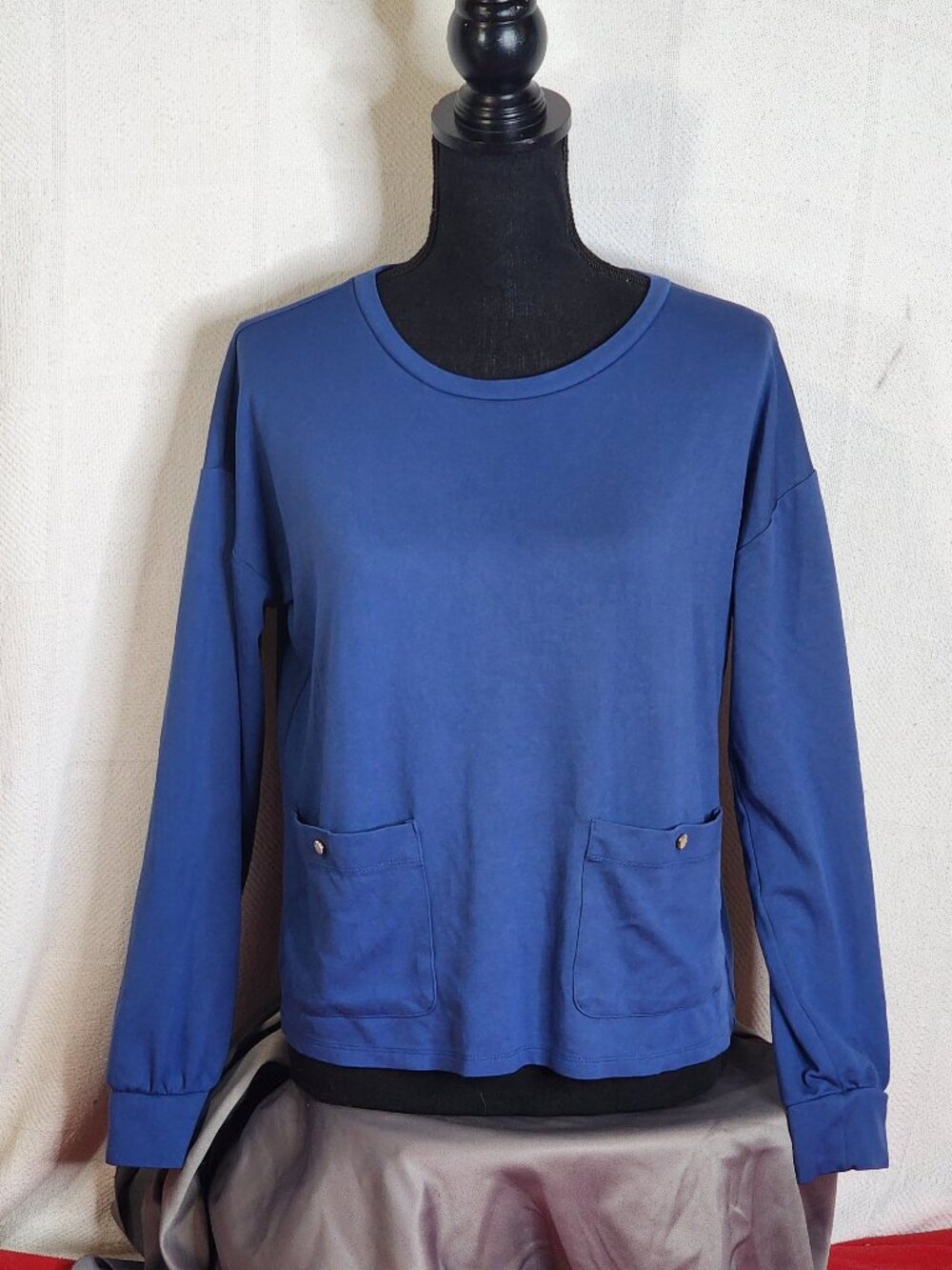 Ann Taylor Dusty Blue LS Rayon Nylon Span Two Front Button Pocket Pullover Top M